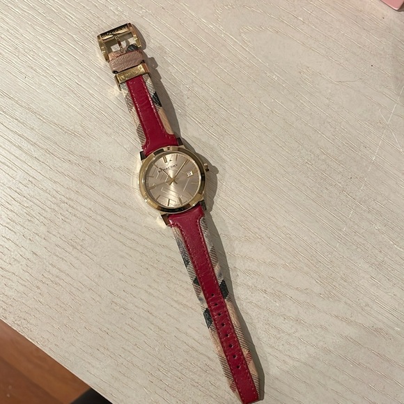Burberry watch leather band - Picture 1 of 5